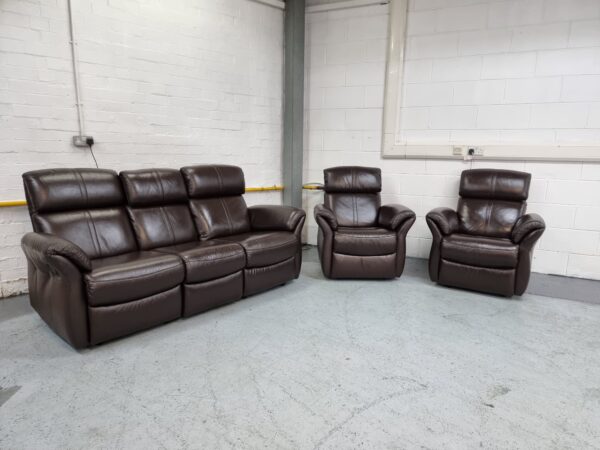 3 Piece Suite Full Italian Leather Recliner Sofa and Chairs - Image 4