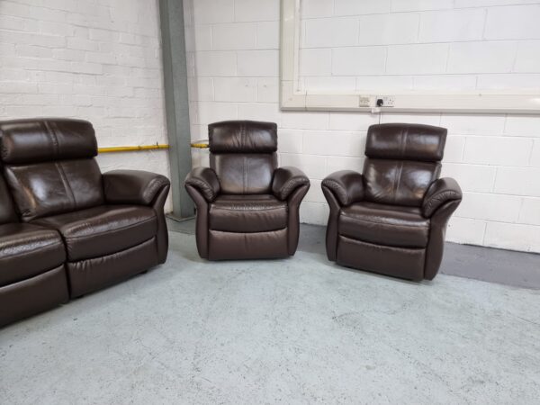 3 Piece Suite Full Italian Leather Recliner Sofa and Chairs - Image 3