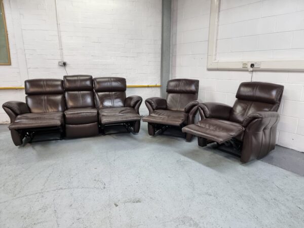 3 Piece Suite Full Italian Leather Recliner Sofa and Chairs - Image 5