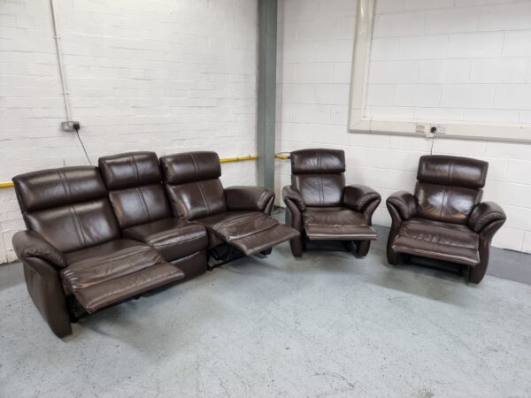 3 Piece Suite Full Italian Leather Recliner Sofa and Chairs - Image 6
