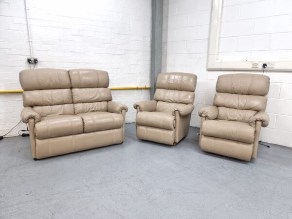 La-Z-Boy Two Seater plus Two Manual Recliners - Image 2