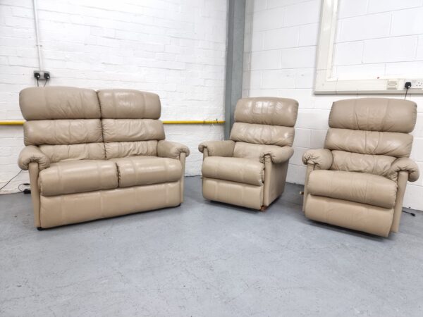 La-Z-Boy Two Seater plus Two Manual Recliners - Image 4