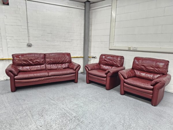 Scs Red Leather 3 Piece Suite Sofa and Chairs - Image 4