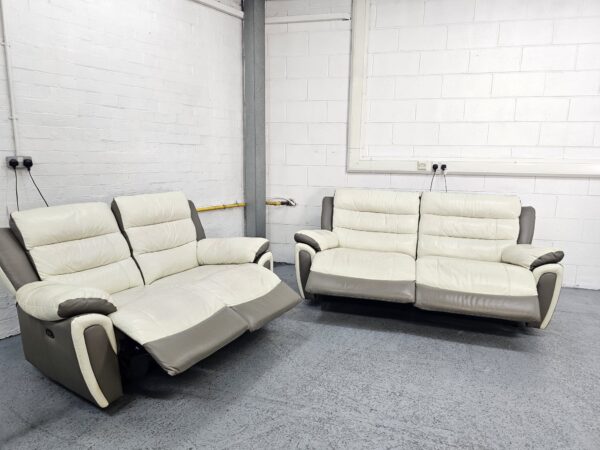 Scs Cream and White Leather 3 and 2 Seaters Electric Recliner Sofas - Image 8