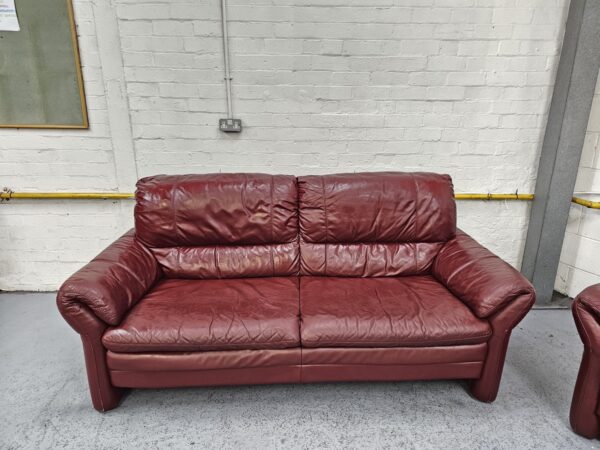 Scs Red Leather 3 Piece Suite Sofa and Chairs - Image 7