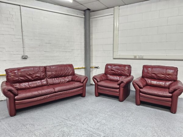 Scs Red Leather 3 Piece Suite Sofa and Chairs - Image 3