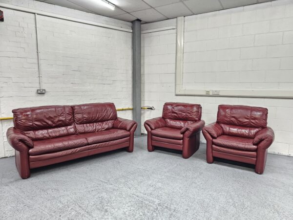 Scs Red Leather 3 Piece Suite Sofa and Chairs - Image 2