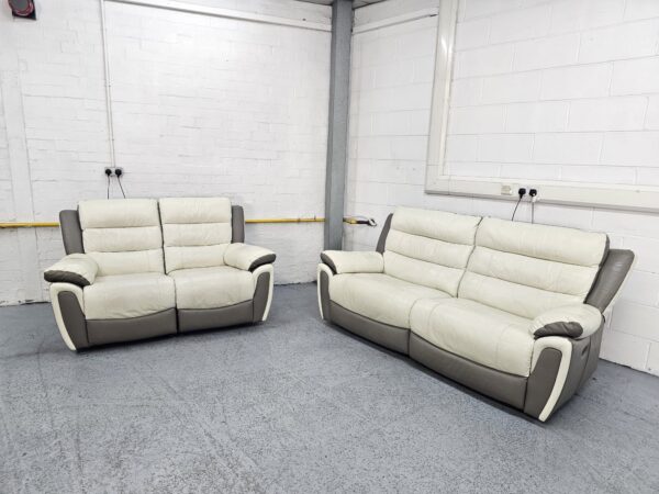 Scs Cream and White Leather 3 and 2 Seaters Electric Recliner Sofas - Image 5