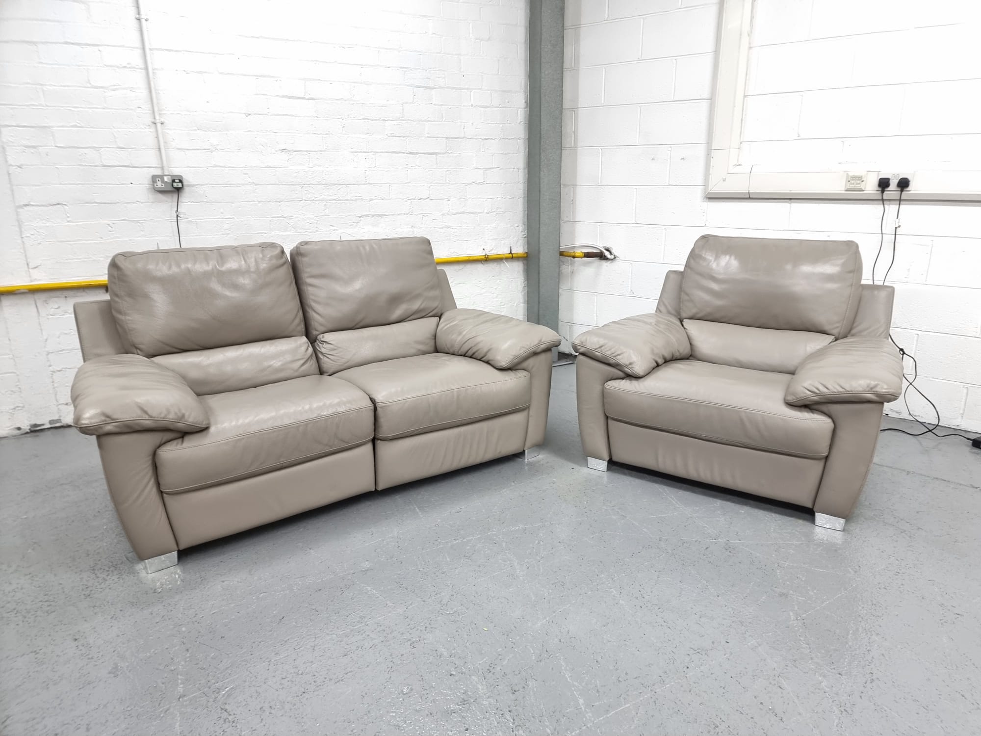 Dfs sofas shop grey leather