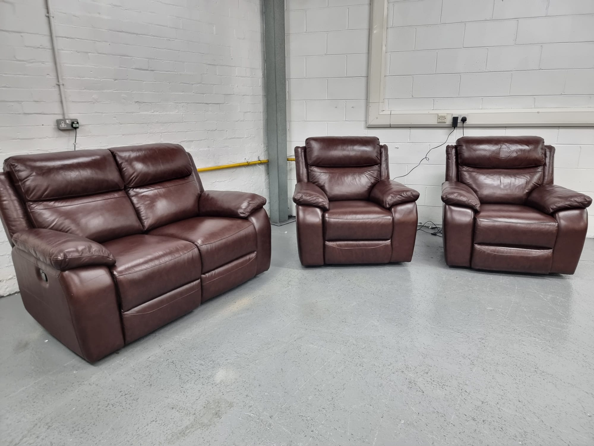 Dfs Leather 3 Piece Suite Recliner Sofa and Chairs