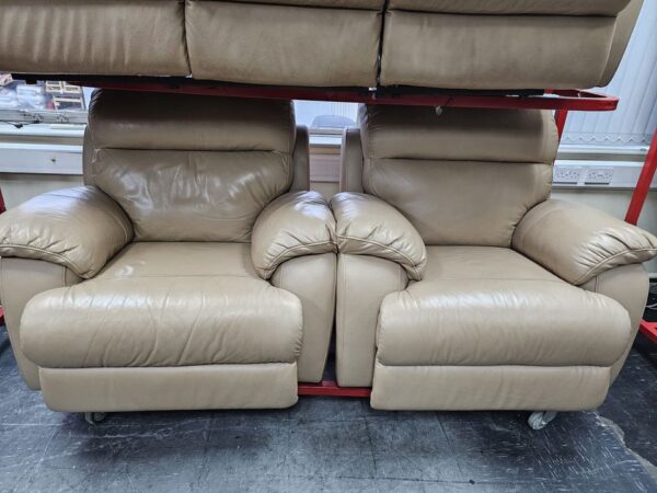 Oak Furniture Land Cream Leather 3 Piece Suite Sofa and Chairs - Image 3