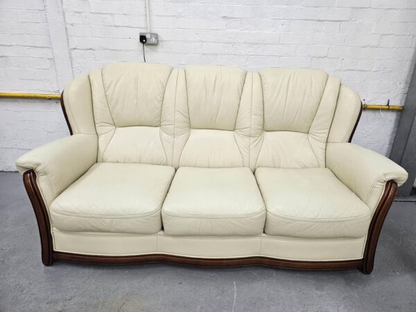 Italian Leather 3 Piece Suite Sofa and Chairs - Image 4