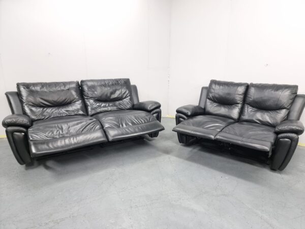 Scs Black Leather 3 Electric and 2 Seater Manual Recliner Sofas - Image 5
