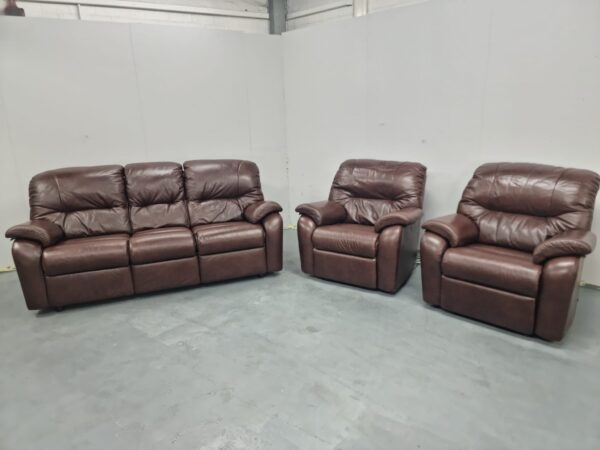G Plan Leather 3 Piece Suite Static 3 Seater and Electric Recliner Chairs - Image 3