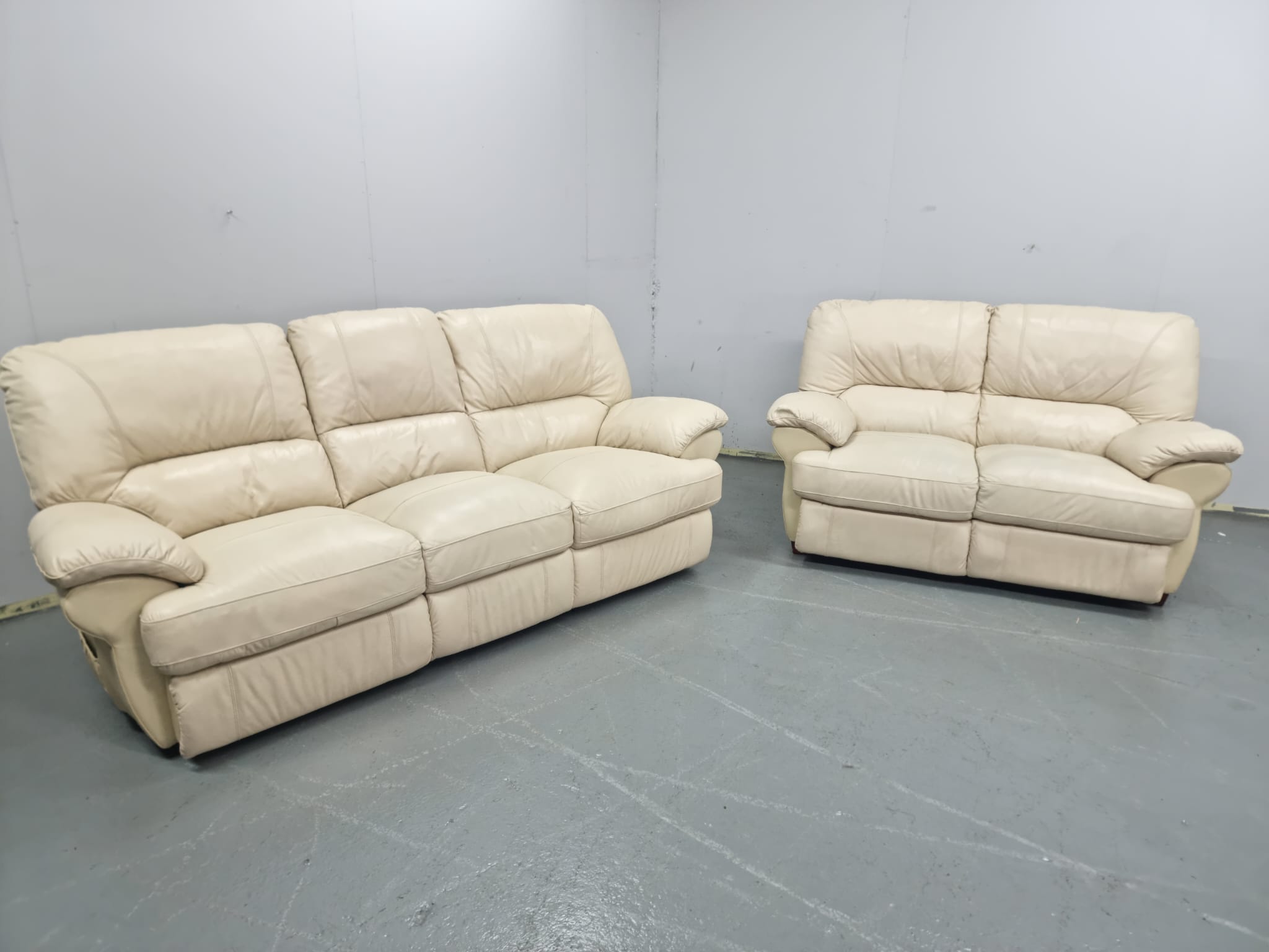 Cousins leather sofas sales
