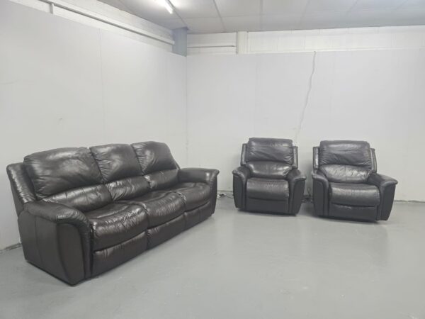Lazyboy Leather 3 Piece Suite Standard Sofa and Recliner Chairs - Image 2