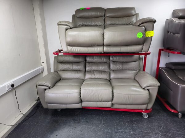 Dfs Leather 3 and 2 Seater Electric Recliner Sofas with USB