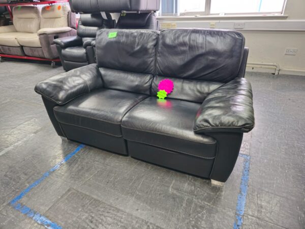 Scs Black Leather 2 Seater Electric Recliner Sofa - Image 3