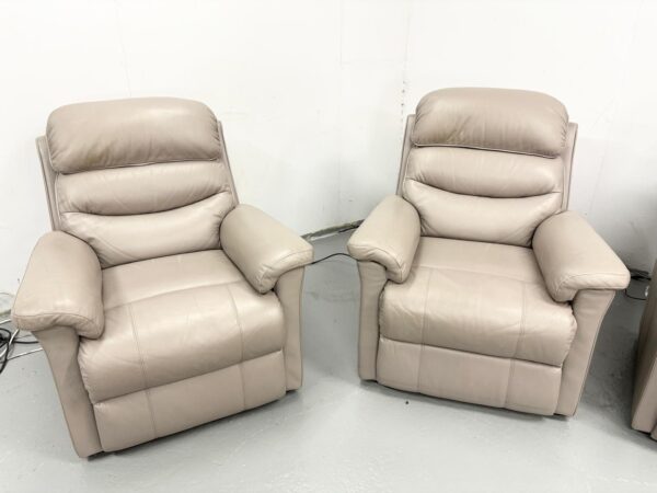 Lazyboy Grey Leather 3 Piece Suite Sofa and Chairs - Image 4