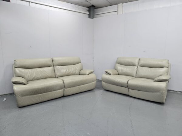 Lazyboy Leather 3 Seater Electric Recliner and 2 Seater Static Sofa