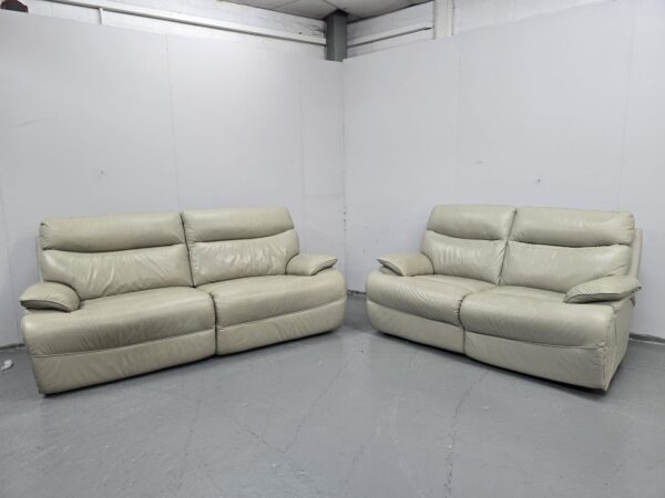Lazyboy Leather 3 Seater Electric Recliner and 2 Seater Static Sofa - Image 4