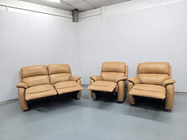 Dfs Beige Leather 3 Piece Suite Manual Recliner Sofa and Chairs - Image 6