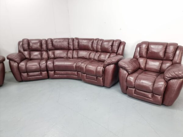 Lazyboy Oxblood Leather Curve Static Corner Sofa and Recliner Chair with Static Chair - Image 4