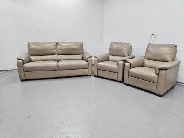 Oak Furniture Leather 3 Piece Suite Sofa and Chairs - Image 4