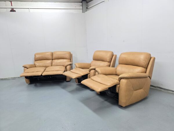 Dfs Beige Leather 3 Piece Suite Manual Recliner Sofa and Chairs - Image 7