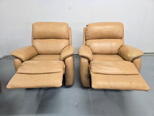 Dfs Beige Leather 3 Piece Suite Manual Recliner Sofa and Chairs - Image 9